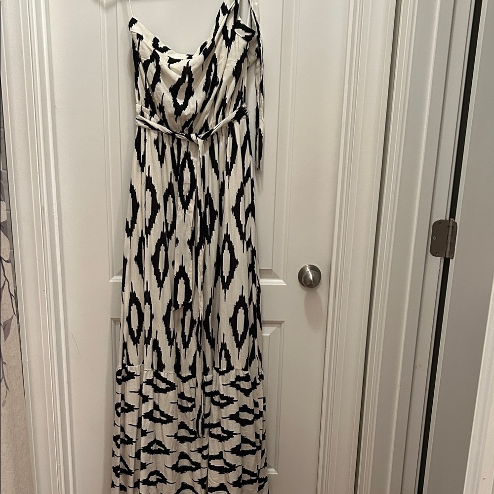 Flying Tomato One Shoulder Black and White Dress